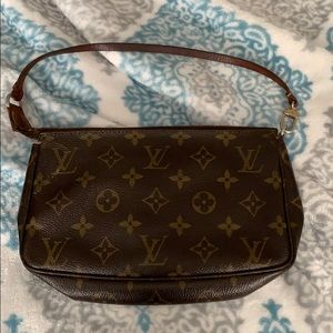 Louis Vuitton pouchette